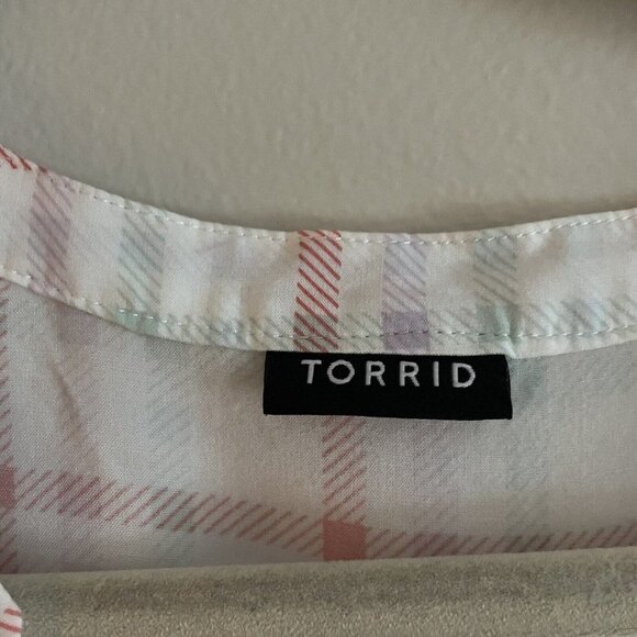 Torrid Women 2X White Multi Plaid Split Neck Babydoll Challis Button-Front Top - Picture 7 of 10